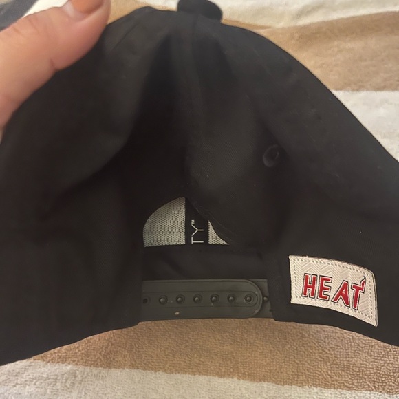 Miami Heat 9Fifty Women’s Snapback - Picture 2 of 5